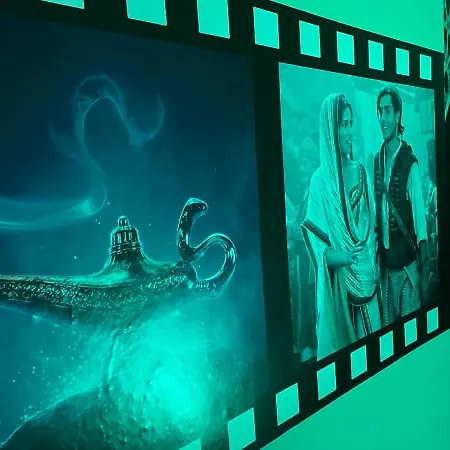 Hollywood בית הארחה