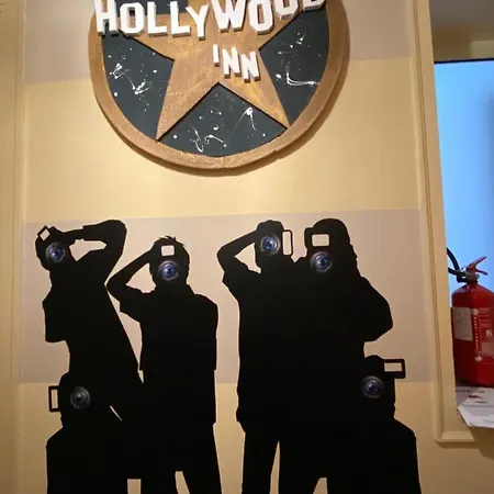 Hollywood 招待所 3*
