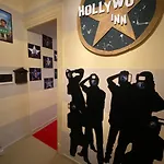 Hollywood 3*